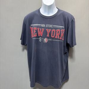 NBA Store Fifth Avenue New York City Basketball Embroidered T Shirt XL Gray